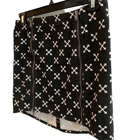 H&M Zipper Mini Skirt - Picture 4 of 9